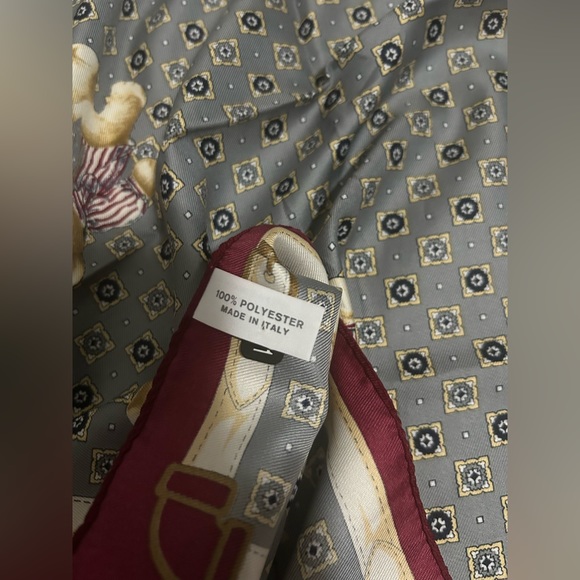 Bear Scarf - Picture 4 of 4